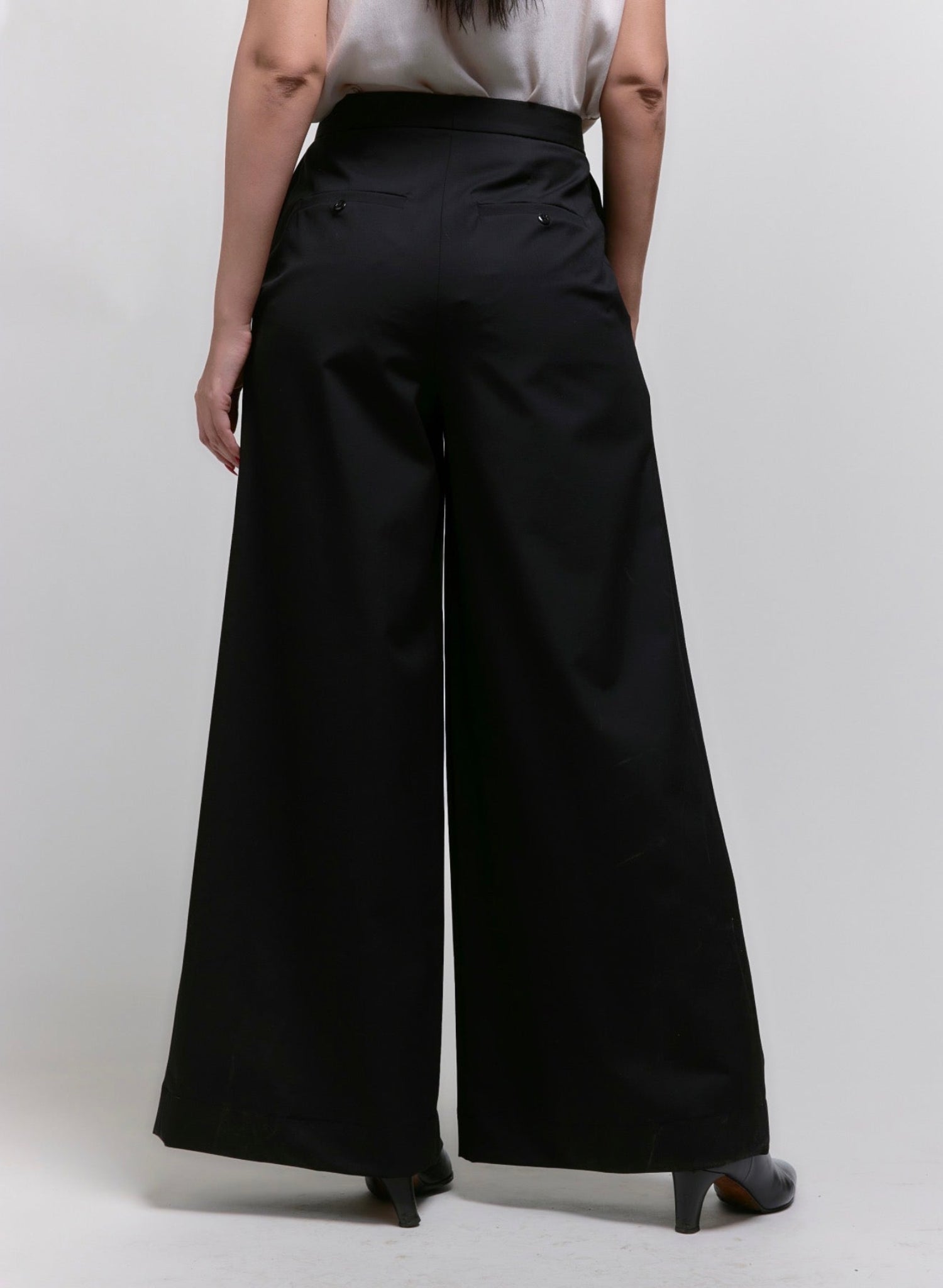 Atlas Slouchy Trouser - Black - Meg