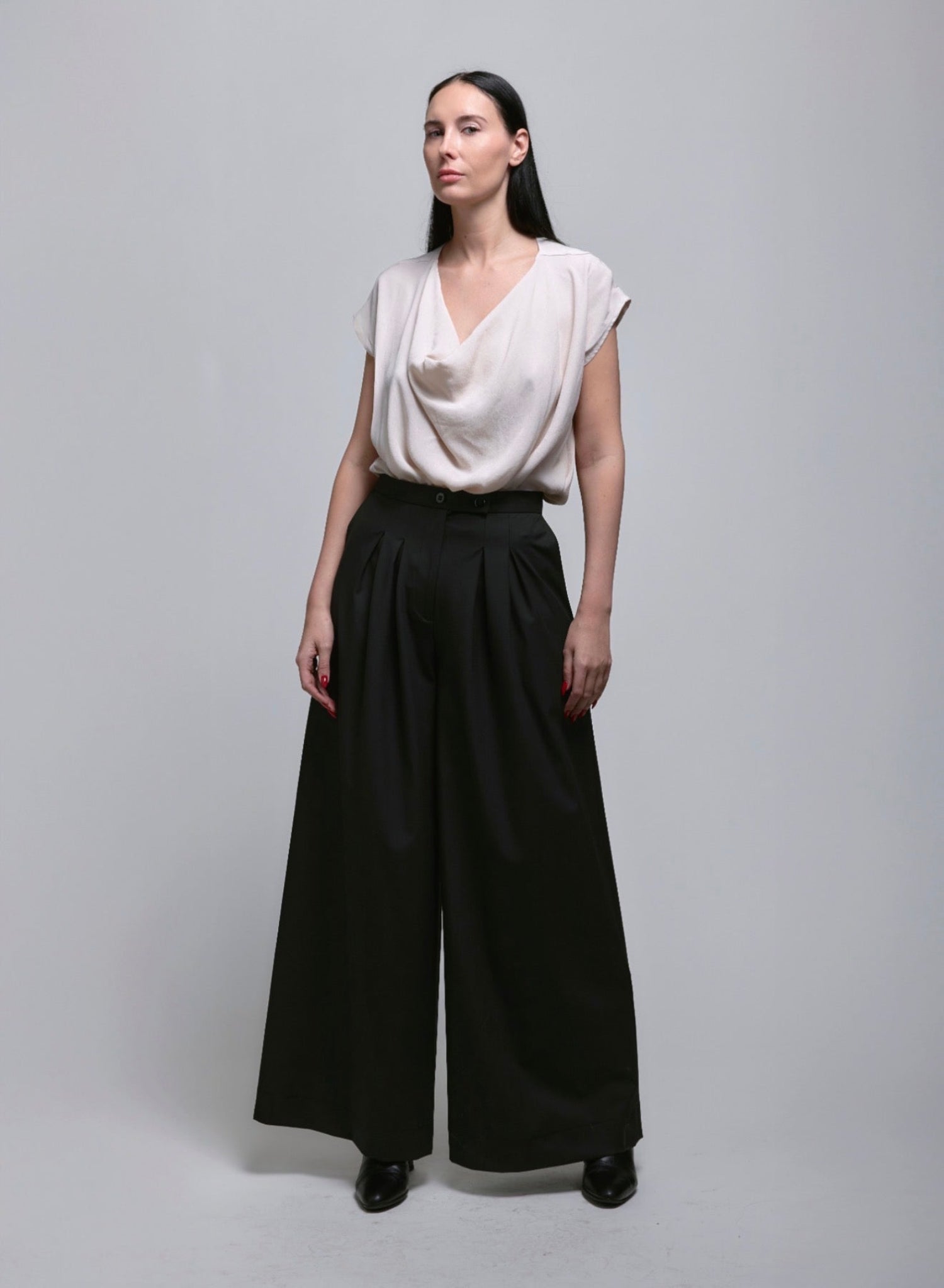 Atlas Slouchy Trouser - Black - Meg