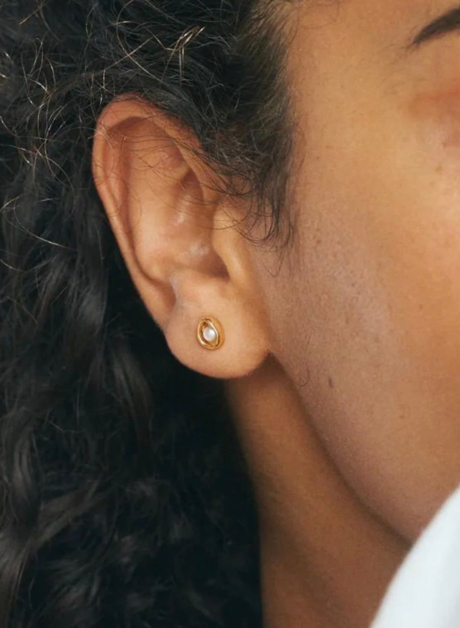 Carina Hardy - Pearl Studs - Gold - Meg
