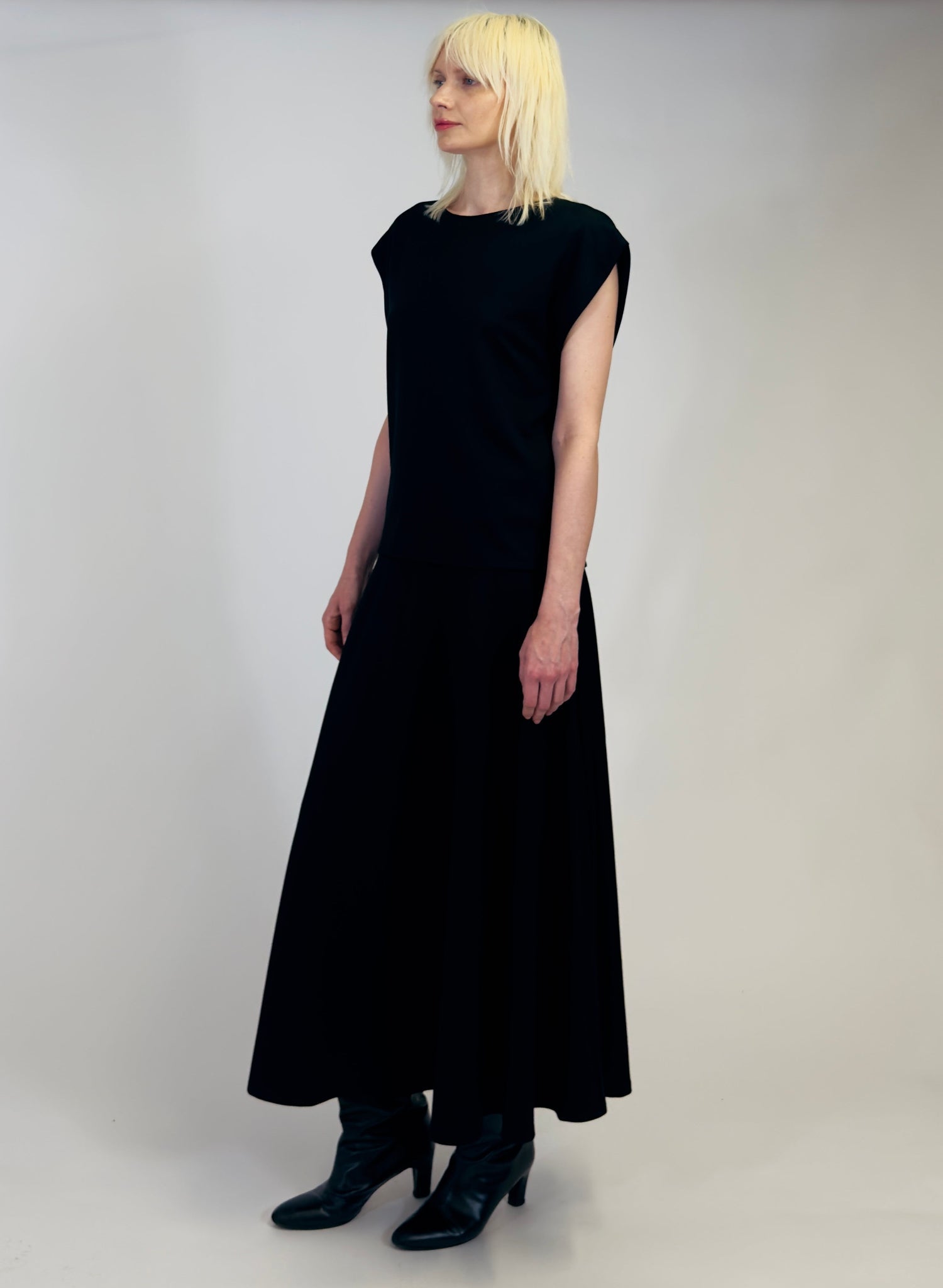 Black knit circle skirt - maxi skirt - Meg
