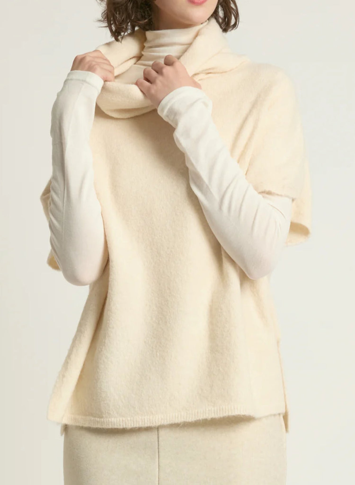 Sleeveless turtleneck oversized slouchy sweater - Ivory Off White - Meg
