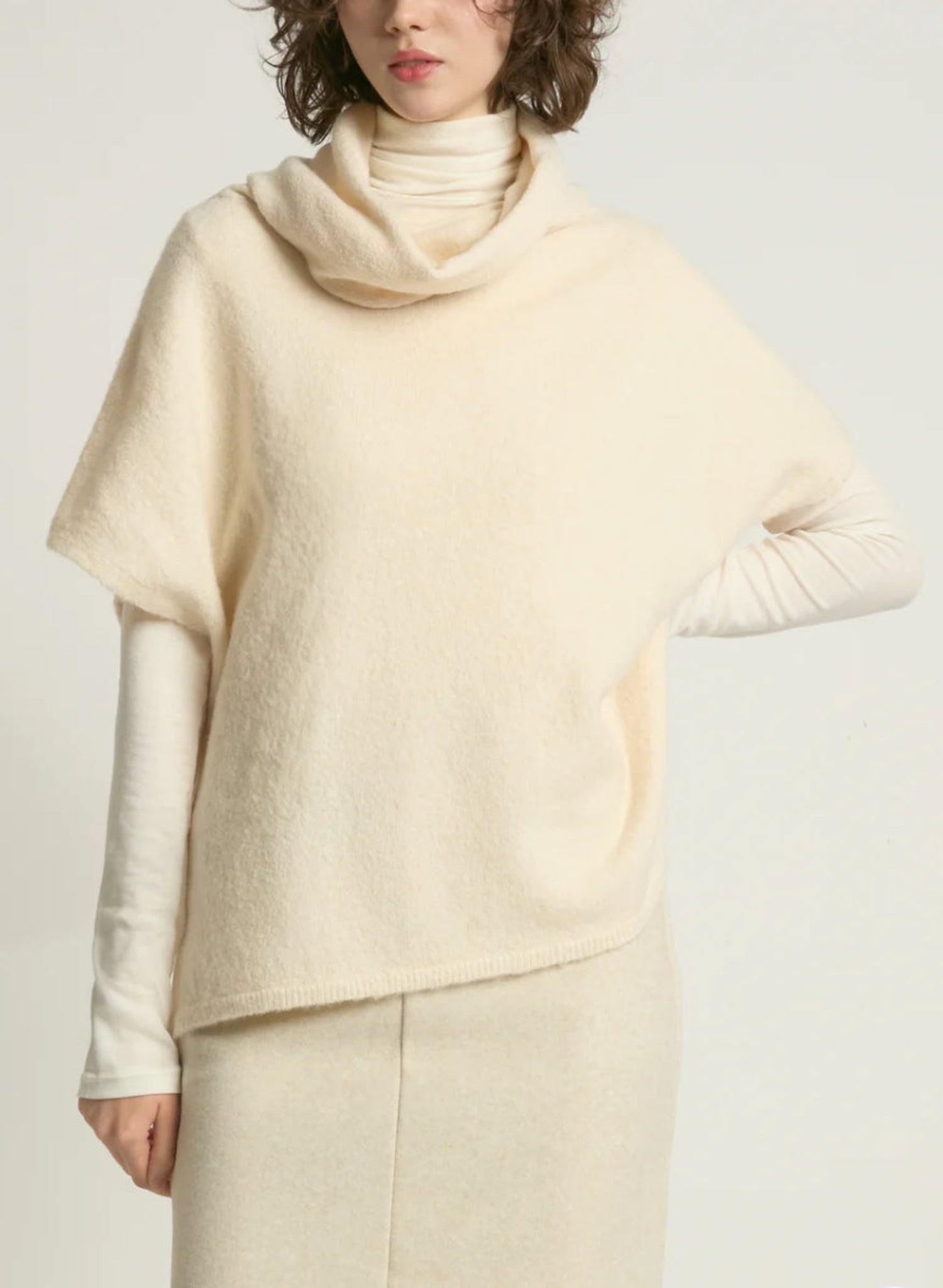 Sleeveless turtleneck oversized slouchy sweater - Ivory Off White - Meg