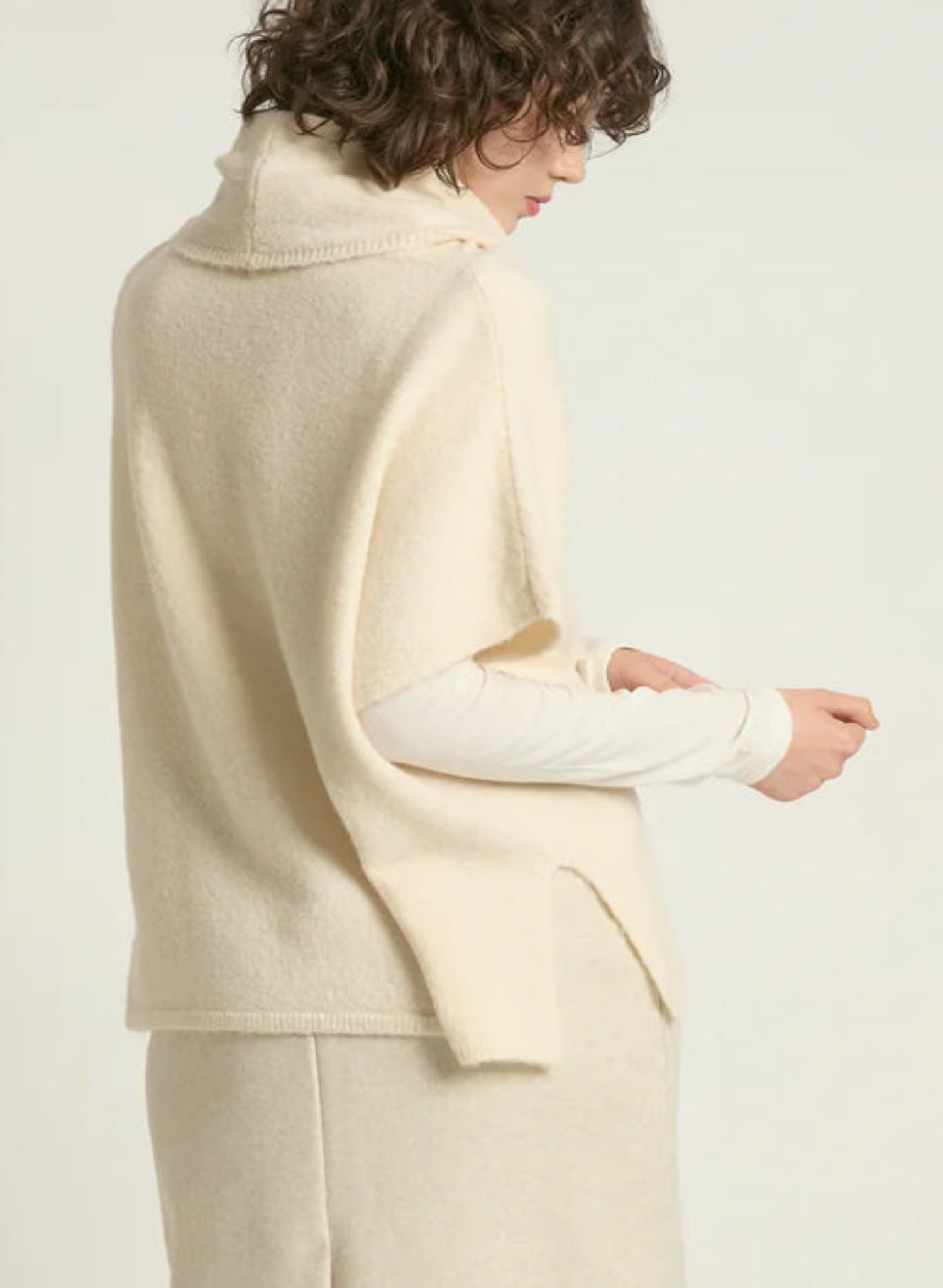 Sleeveless turtleneck oversized slouchy sweater - Ivory Off White - Meg