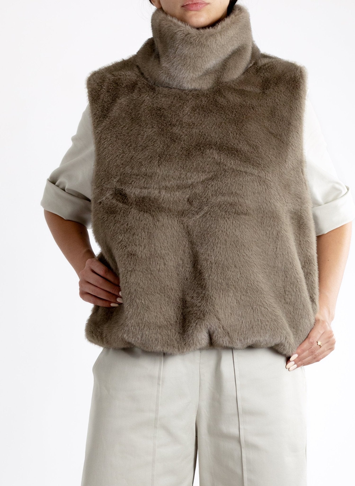 Fur Vest - Dark Taupe - Meg