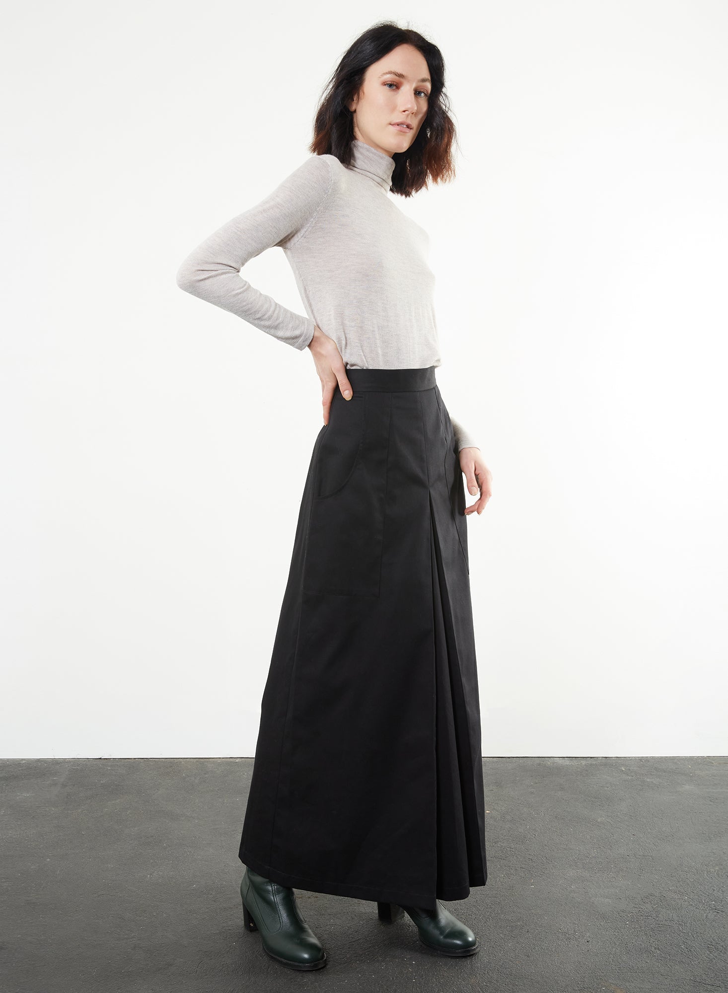 Inverted Pleat Skirt - Black - S (RESALE ITEM) - Meg