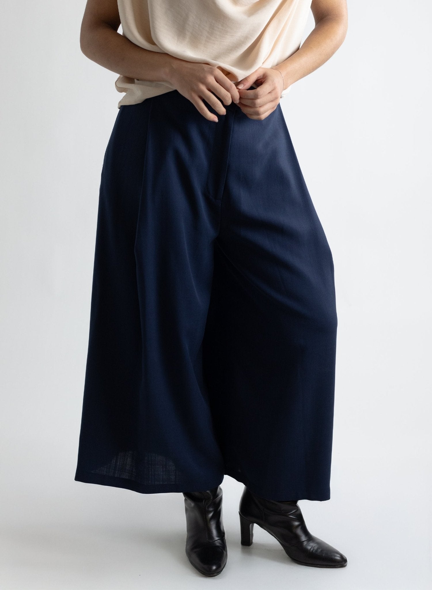 Izy Culotte - Navy - Meg