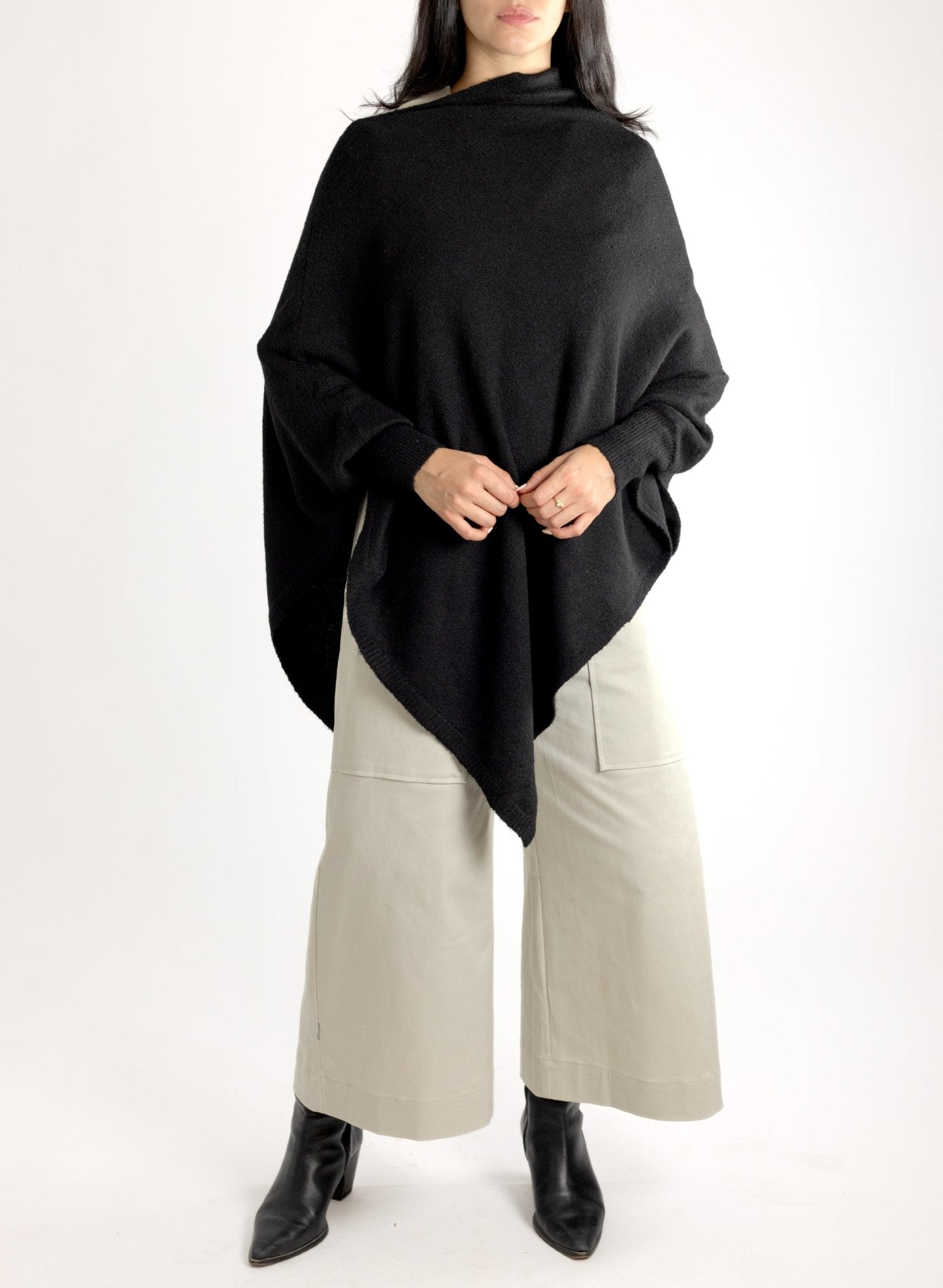 Lightweight Poncho - Black - Meg