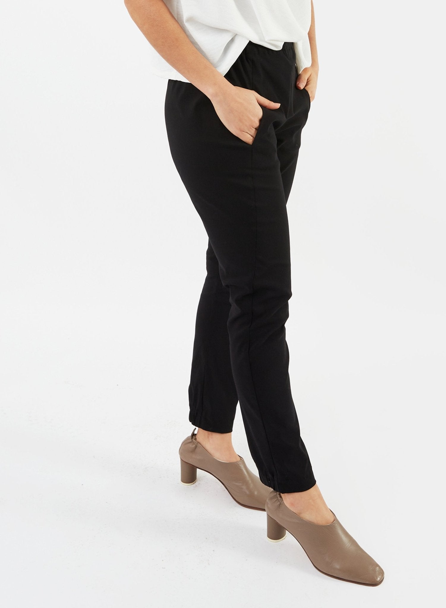 Raul Pant - Black - Meg