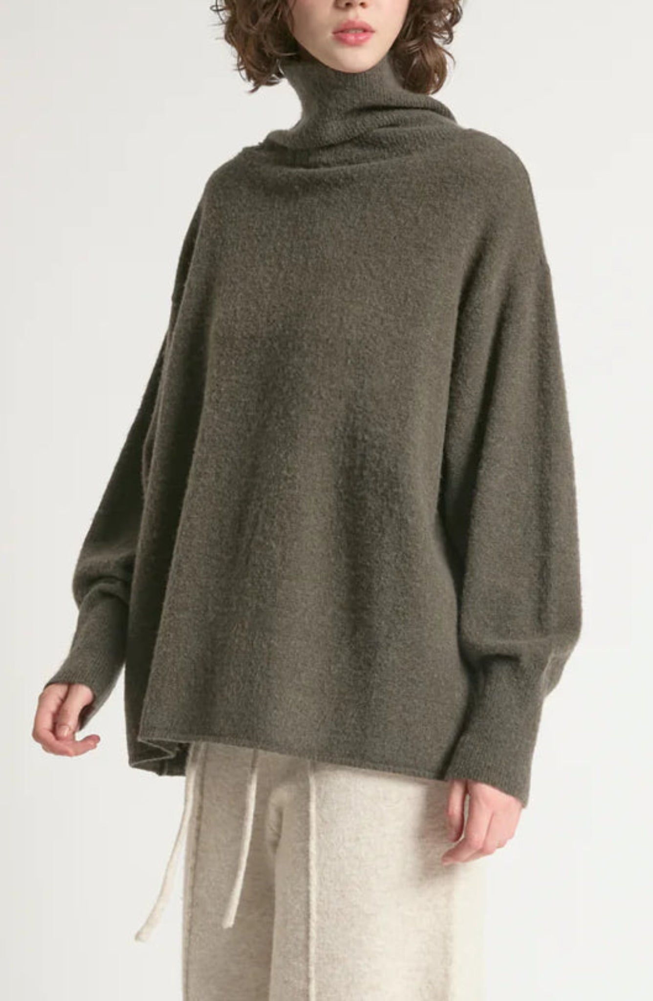 Slouchy oversized Hazel grey-brown turtleneck sweater pullover