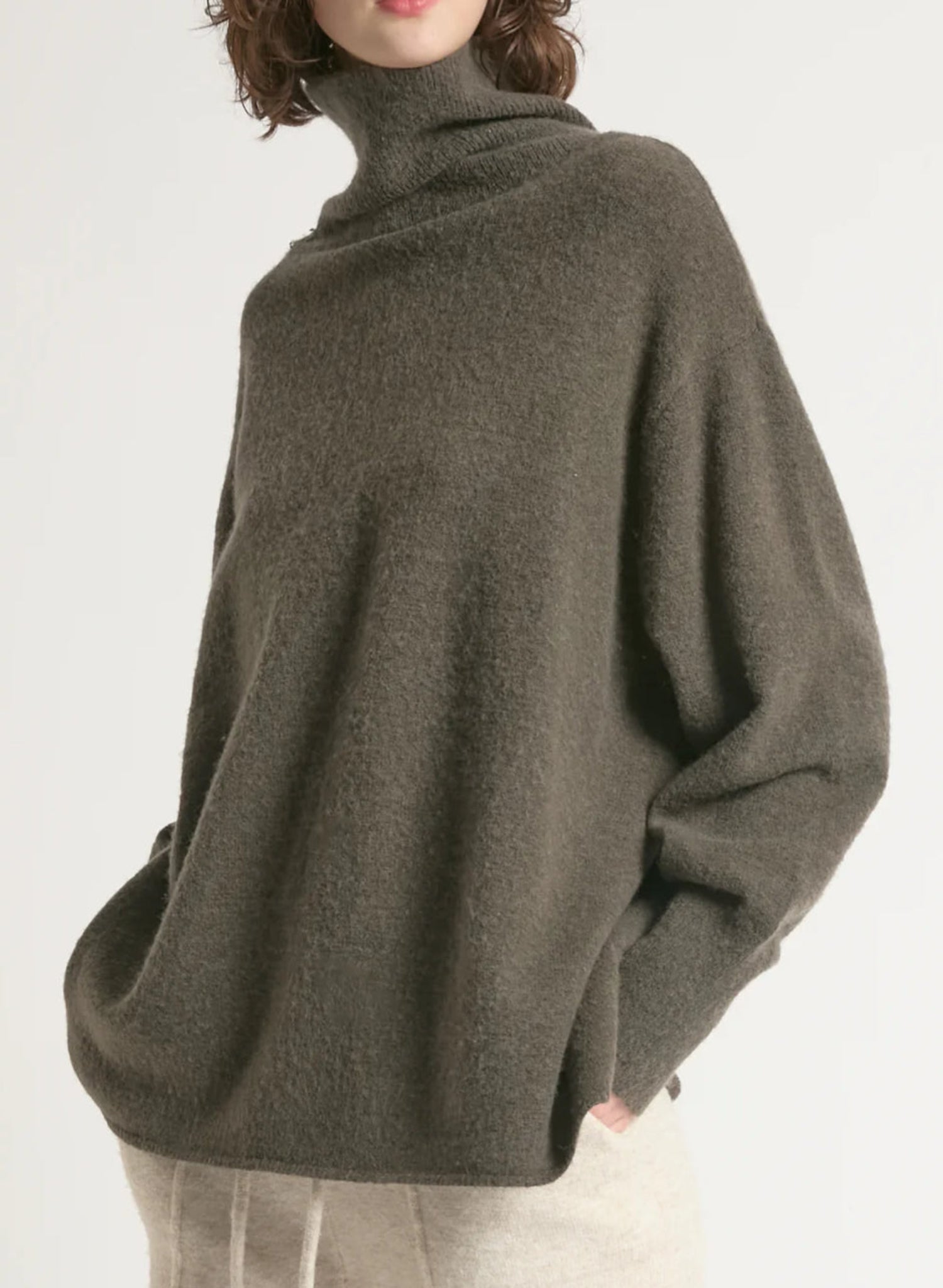 Slouchy oversized Hazel grey-brown turtleneck sweater pullover
