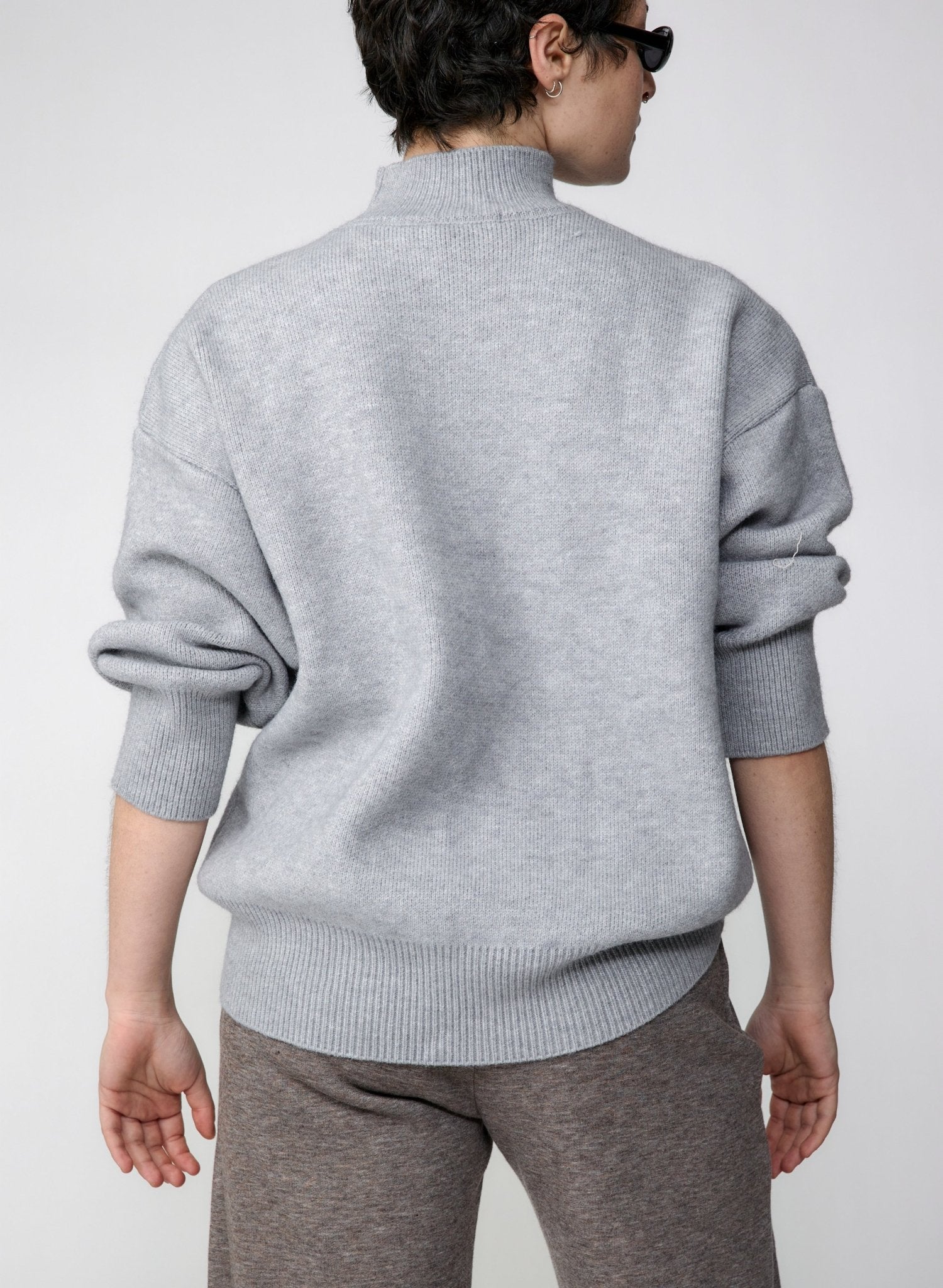 Thick Cozy Sweater - Grey - Meg