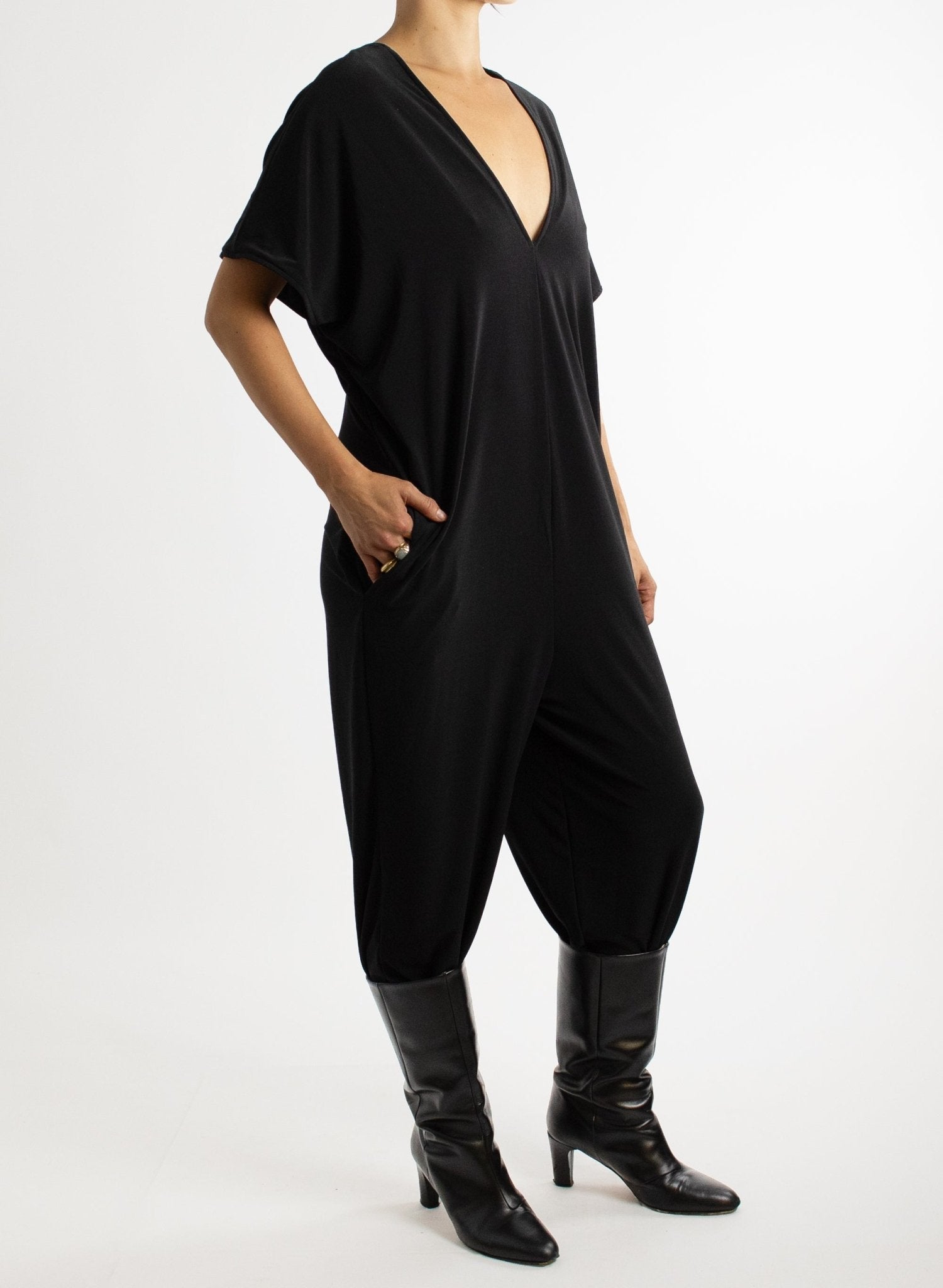 Triangle Jump - Black - Meg