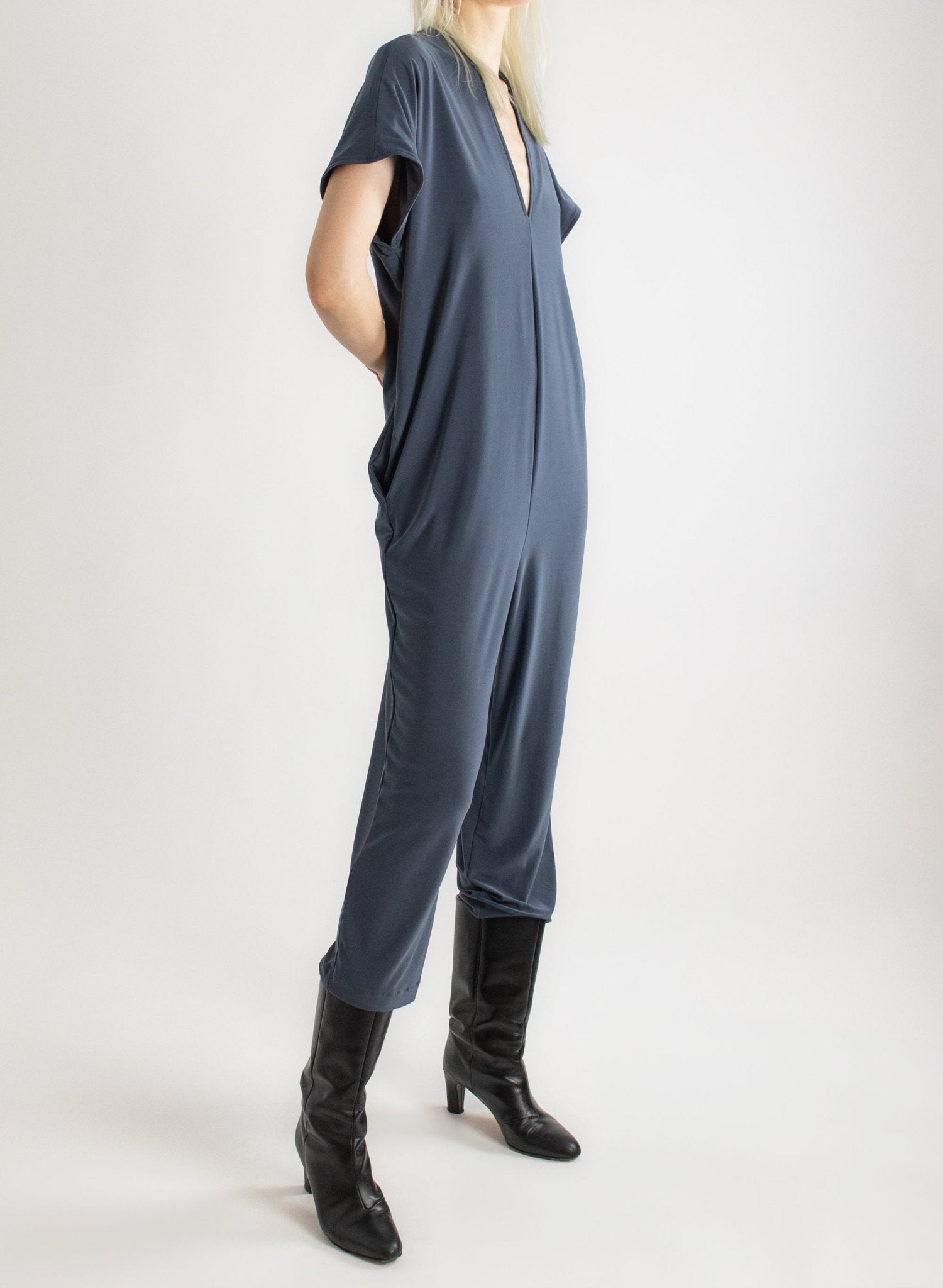 Triangle Jump - Charcoal - Meg