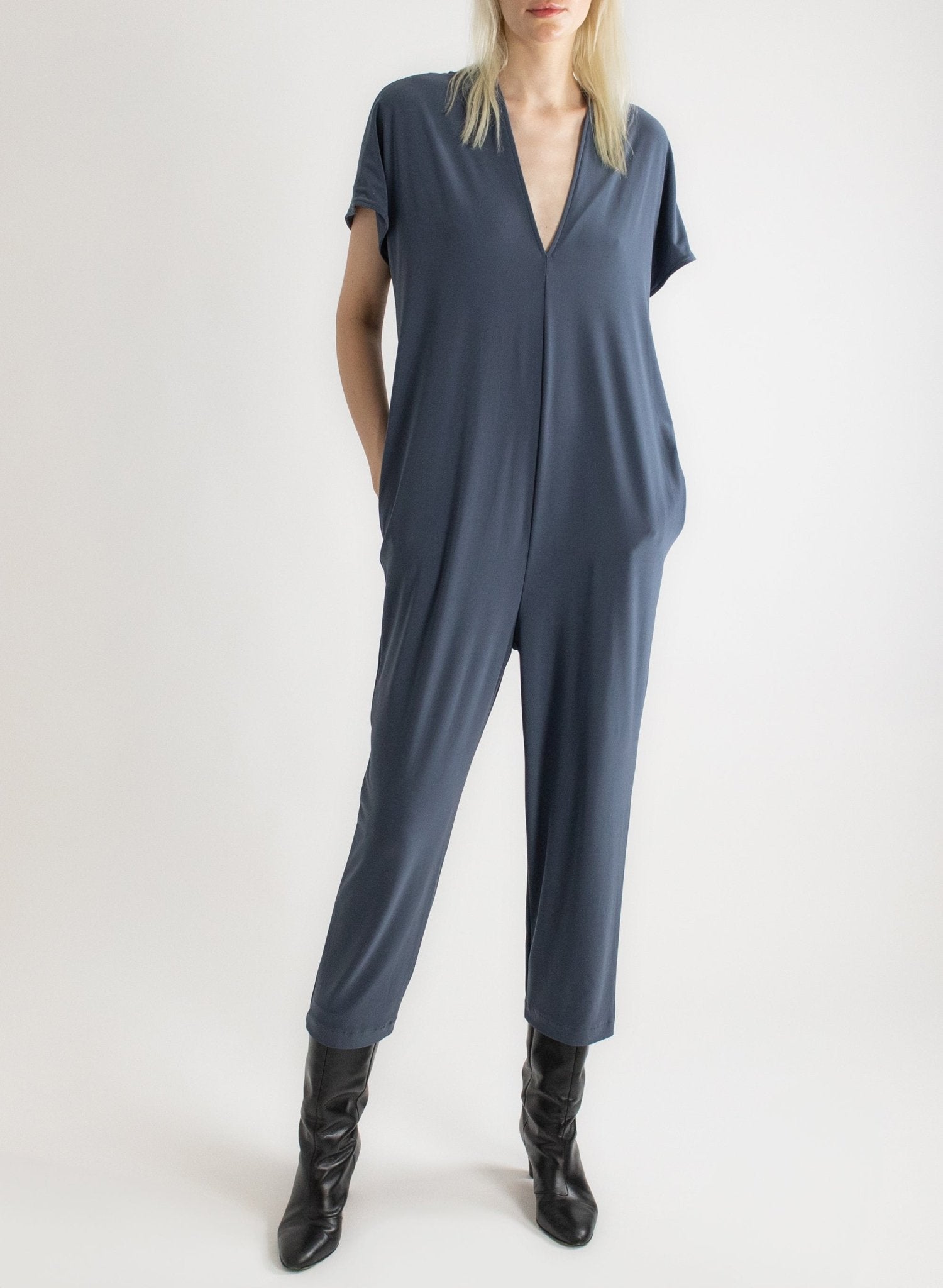 Triangle Jump - Charcoal - Meg