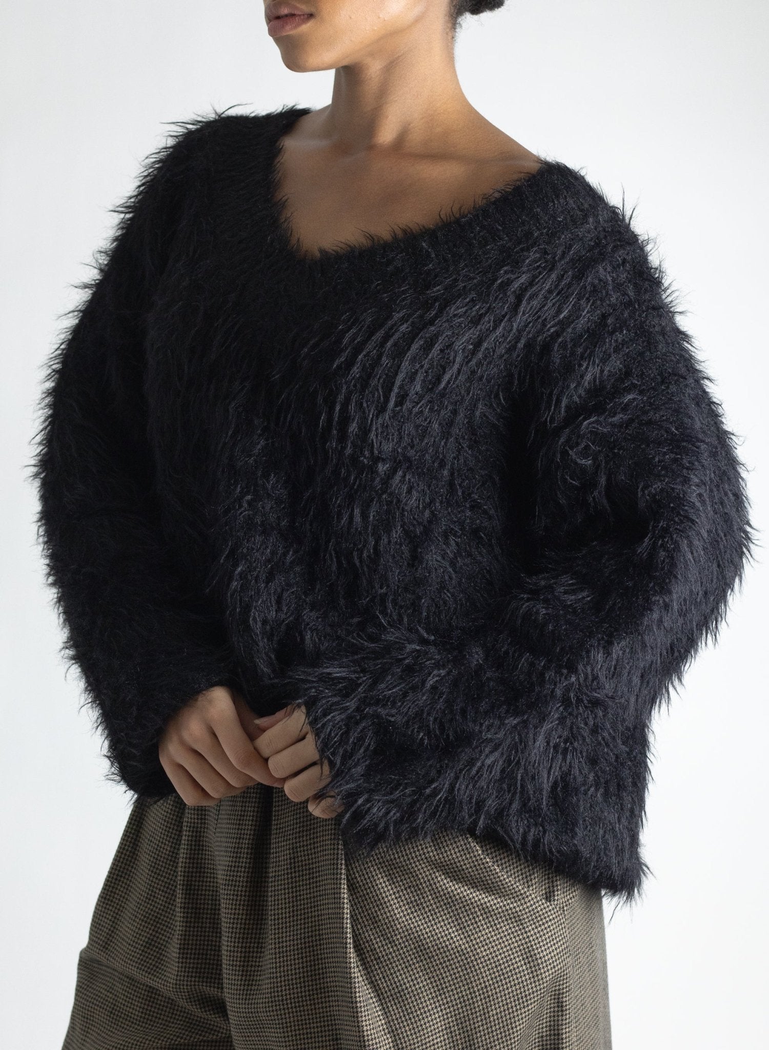 V - Neck Fuzzy Sweater - Black - Meg