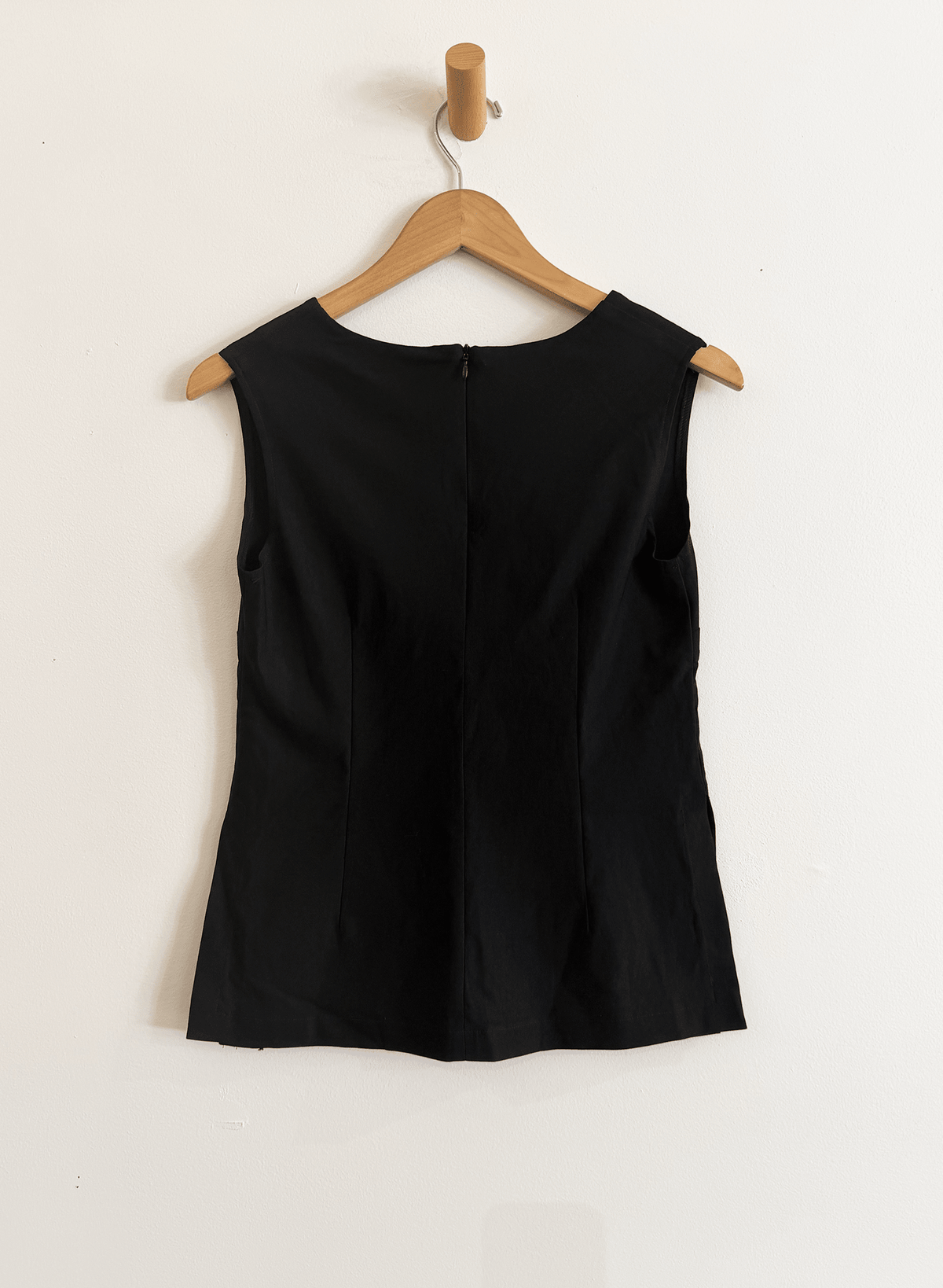 V-Neck Shell Top (RESALE ITEM) - Black - M - Meg