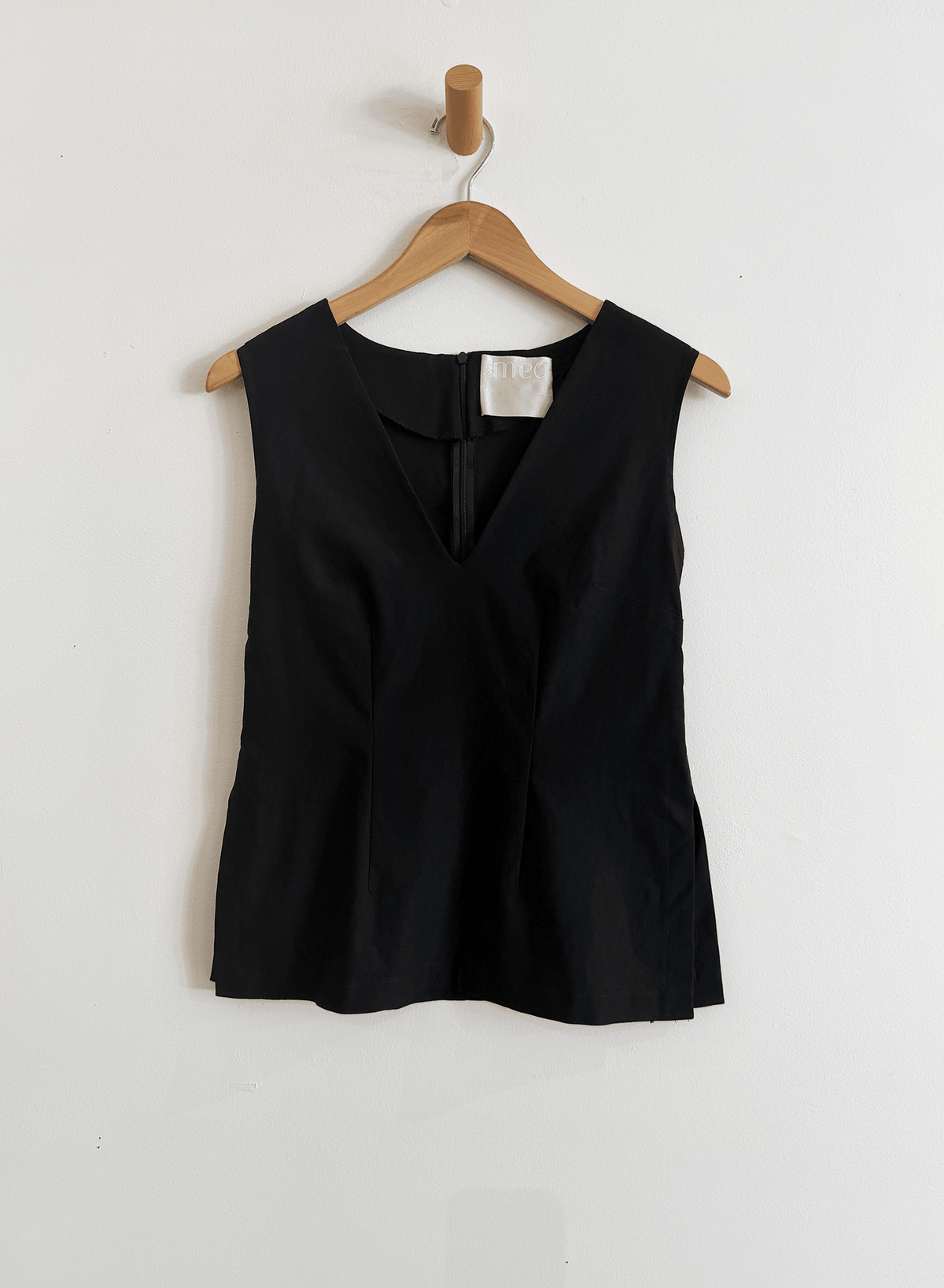V-Neck Shell Top (RESALE ITEM) - Black - M - Meg