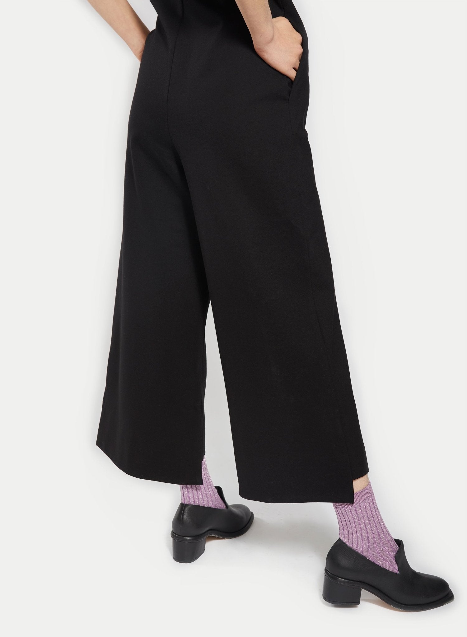 Gateway Jump (RESALE ITEM) - Black - L - Meg